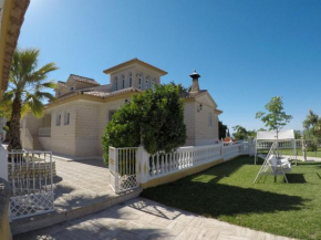 Agradable Villa con Piscina a 15 min. De Granada C